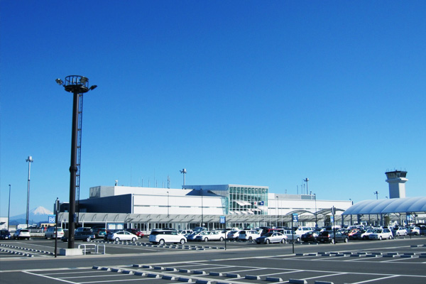 富士山静岡空港に照明・電設資材納入（平成21年）